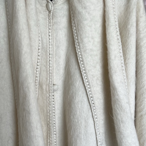 Elegant Alpaca Cloak Wrap w/Scarf - Picture 4 of 6